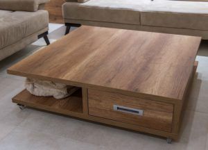 Table basse carrée en bois